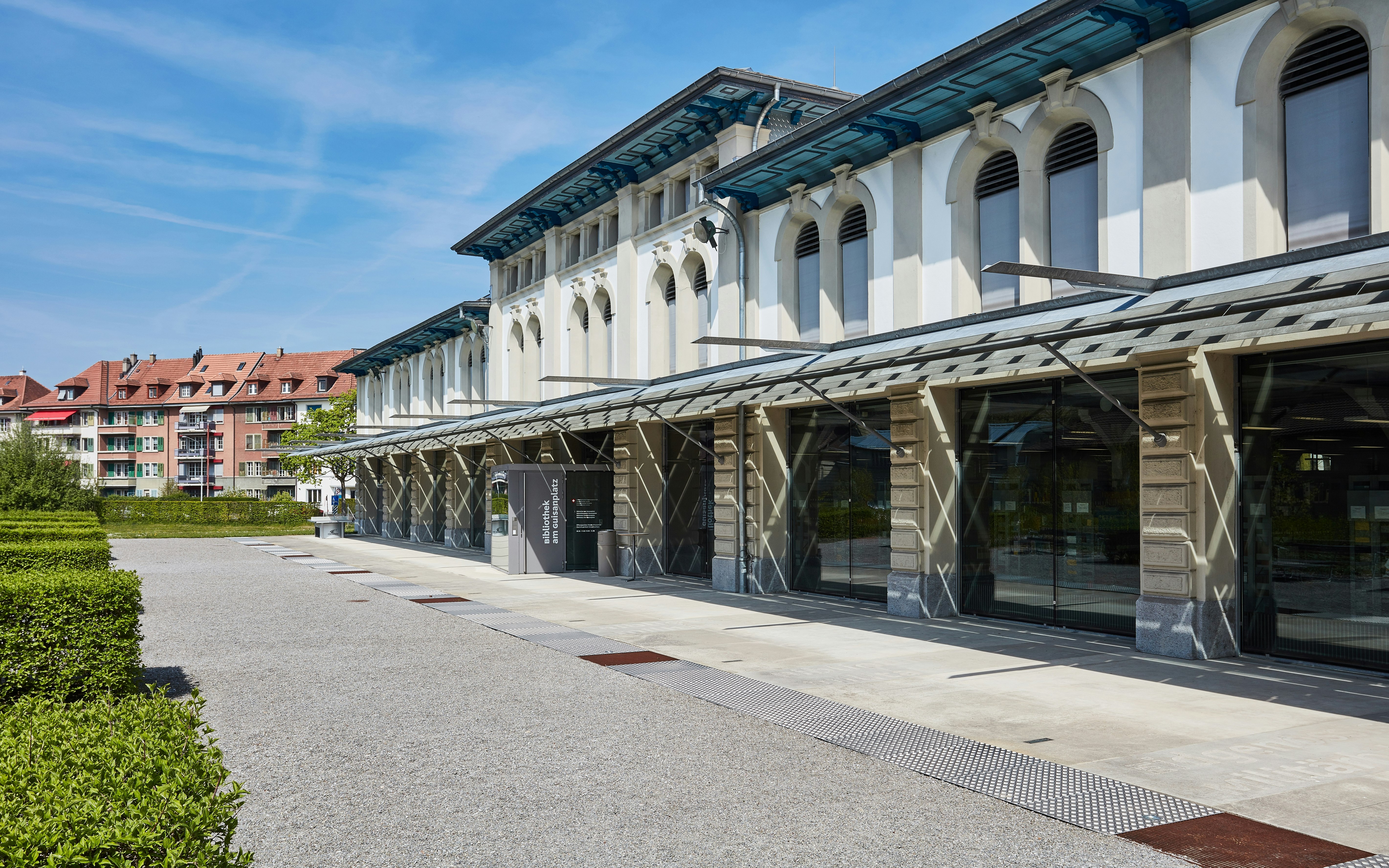 Das Bild zeigt die Bibliothek am Guisanplatz (Bild: Martin Opladen).