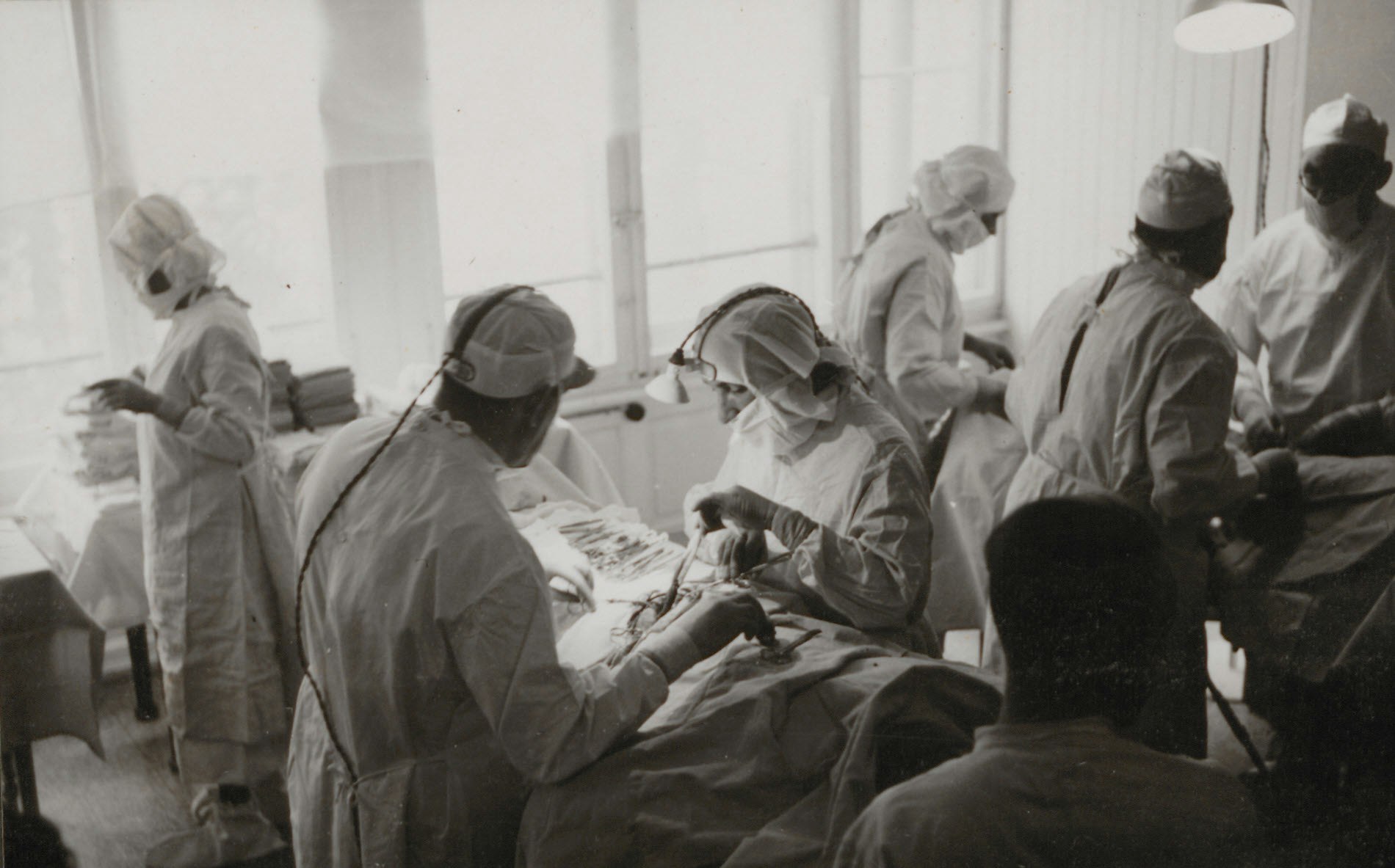 Ärzte operieren in der MSA 3, 1940