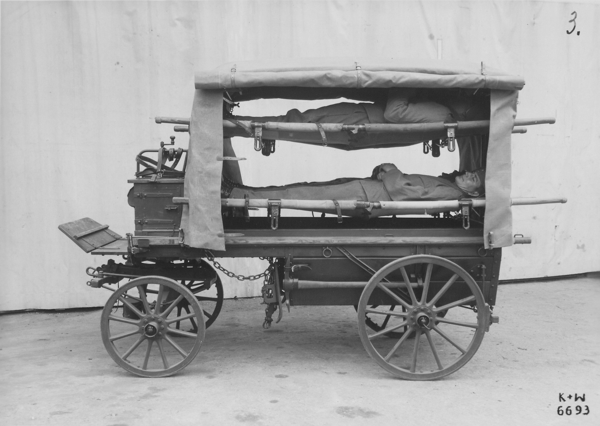 Fuhrwerk für den Verwundetentransport, 1930er Jahre