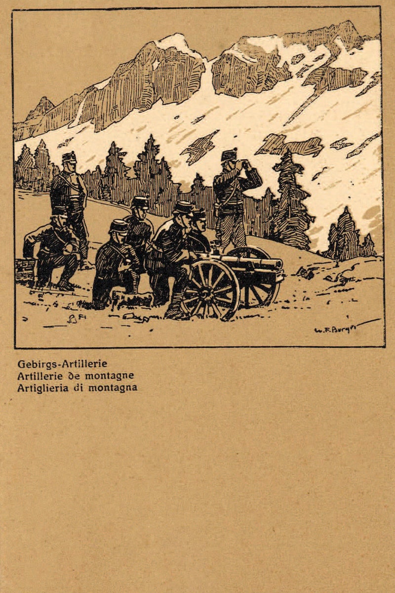 Eingerahmtes Bild befindet sich in der oberen Kartenhälfte. Es zeigt eine Artilleriefeuereinheit im Gebirge in Stellung. Links unter dem Rahmen befindet sich der Titel, der Rest der unteren Kartenhälfte ist leer. Farbe der Karten-Vorderseite ist gelb-braun.