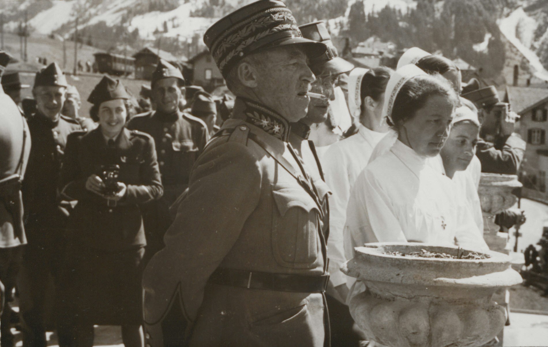 General Guisan besucht die MSA 3 in Grindelwald, 1940