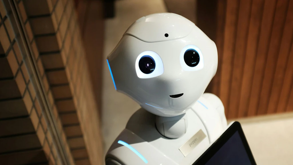 Sur la photo, on voit une image du robot humanoïde Pepper.