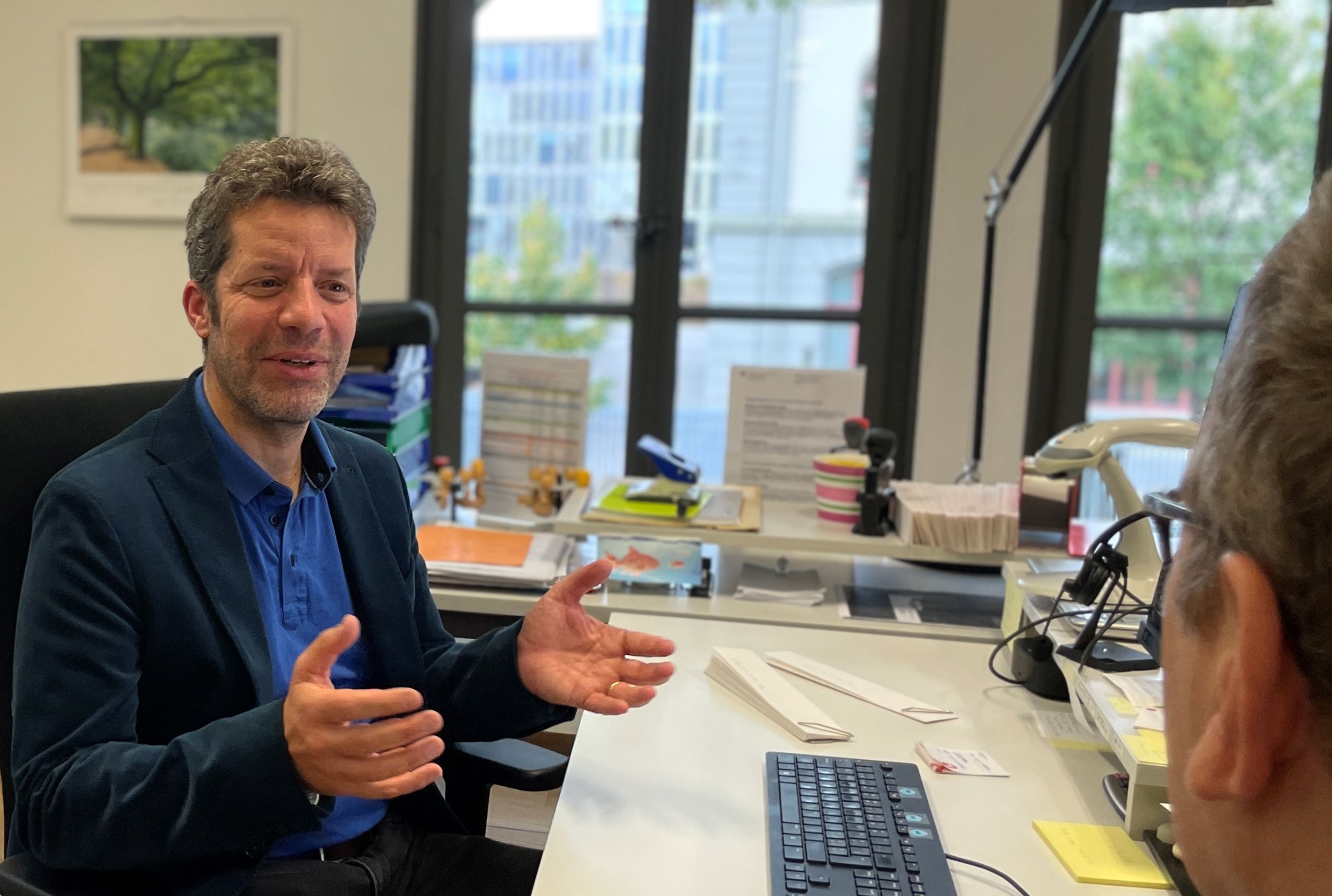  La foto mostra Philippe Müller in una situazione di intervista