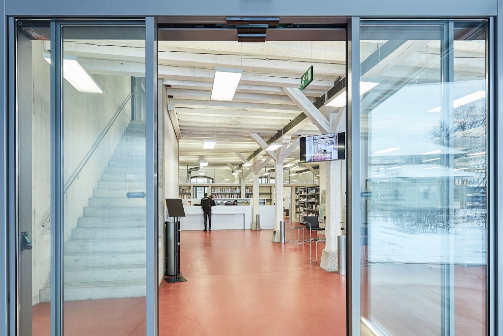 L'ingresso principale della BiG con vista sul banco prestiti